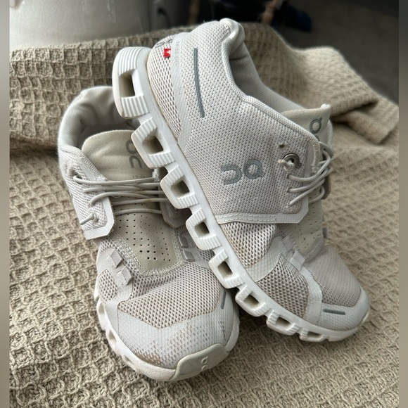 On Running Women's Athletic Shoes - Light Gray - Picture 2 of 8